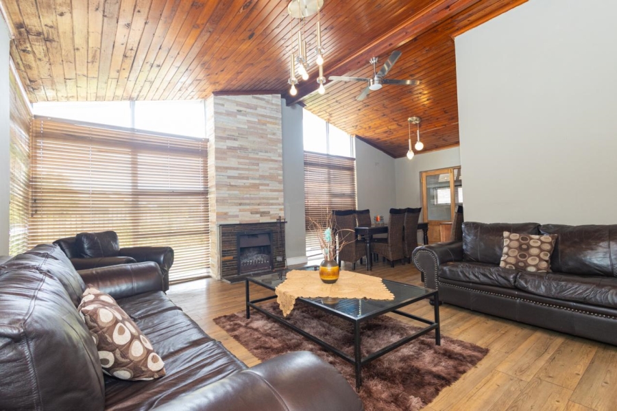 4 Bedroom Property for Sale in Windsor Park Western Cape
